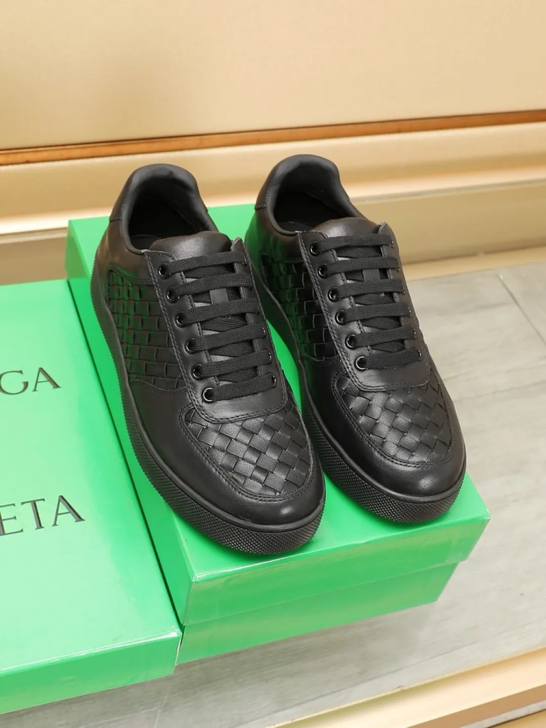 Men's Men's Shoes💰P 500💰【BV】Classic Casual Shoes🔍Winning the world's recognized top brand with details and creativity, the details highlight traditional hand stitching. The upper is made of original first-layer cowhide woven surface, and the cowhide lining is environmentally friendly. ♻️Does not fade. 💪Sole: Rubber original outsole specially provided by the original factory. ⚠Can be entered and exited at will. Welcome to compare. ⚠Number of sizes: 38-45 (customized in 45)
